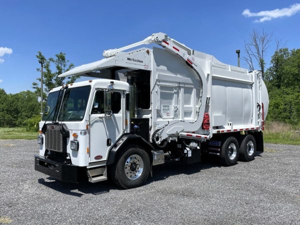How to Choose a Trusted Garbage Collection Solution with a McNeilus Truck